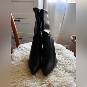 Brand: Pretty Little Thing
Size: 7